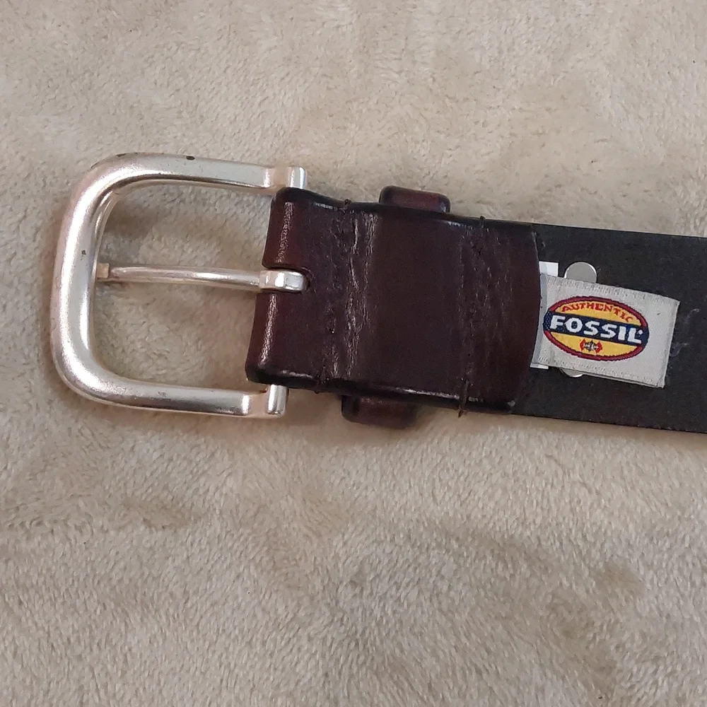 Fossil Full Grain Cowhide Mens Dark Brown Leather Belt Silver Buckle Size 44 - Picture 4 of 11